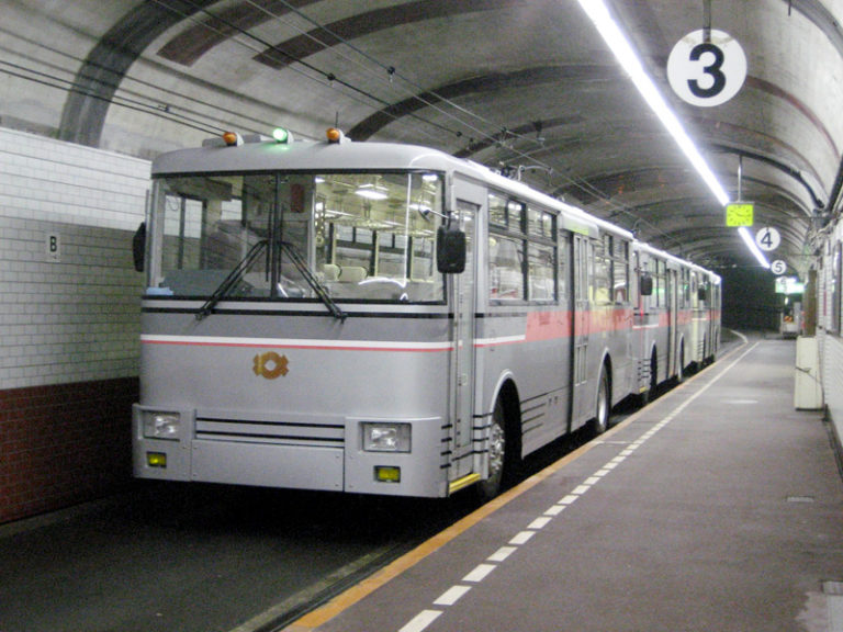 立山 關電隧道電軌車