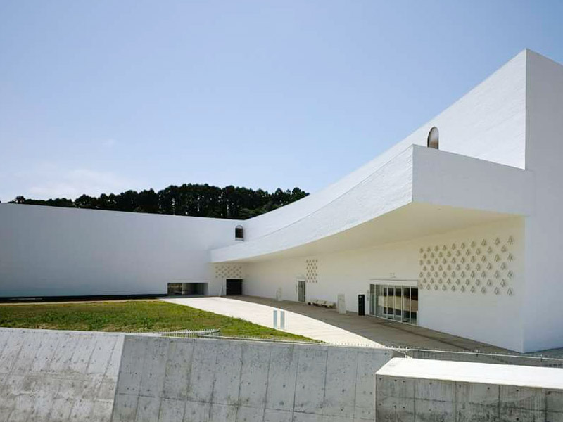 青森県立美術館